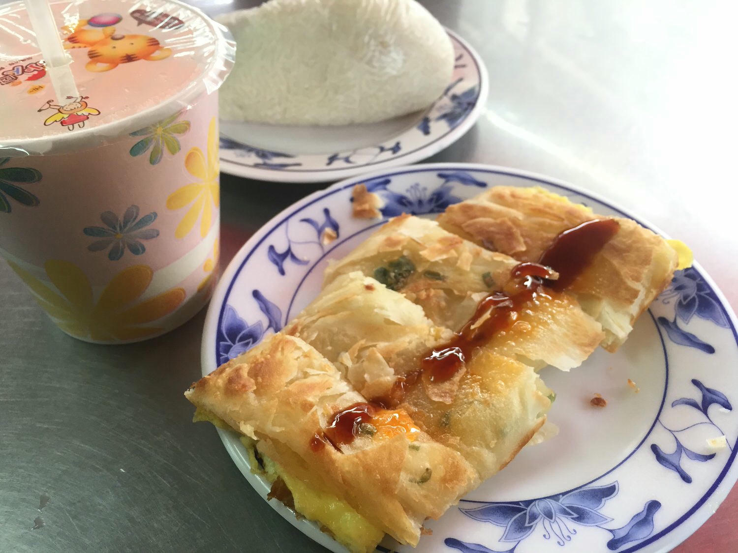 新北新店區。旭達豆漿店 || 現桿現煎酥皮蛋餅,熱門人氣排隊早餐店 - 第8張圖