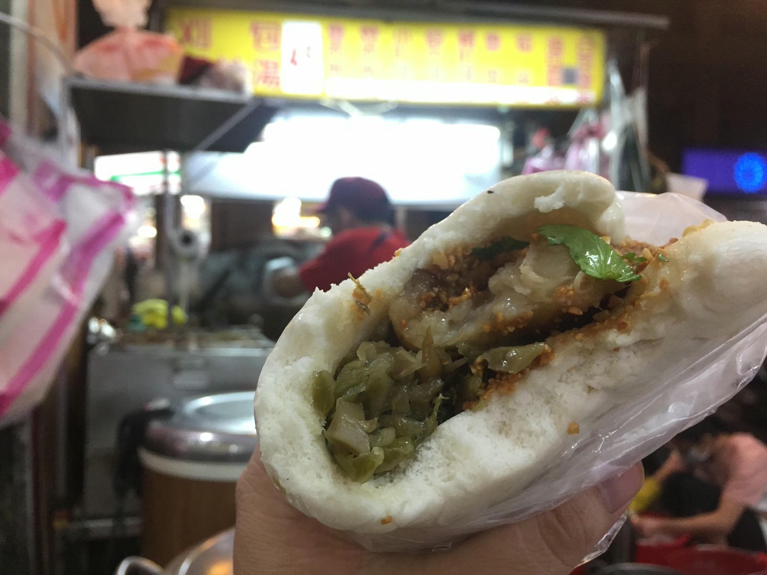 台北延三夜市。吃貨療癒美食三選 || 刈包、三角蒸餃、燒麻糬 - 第3張圖