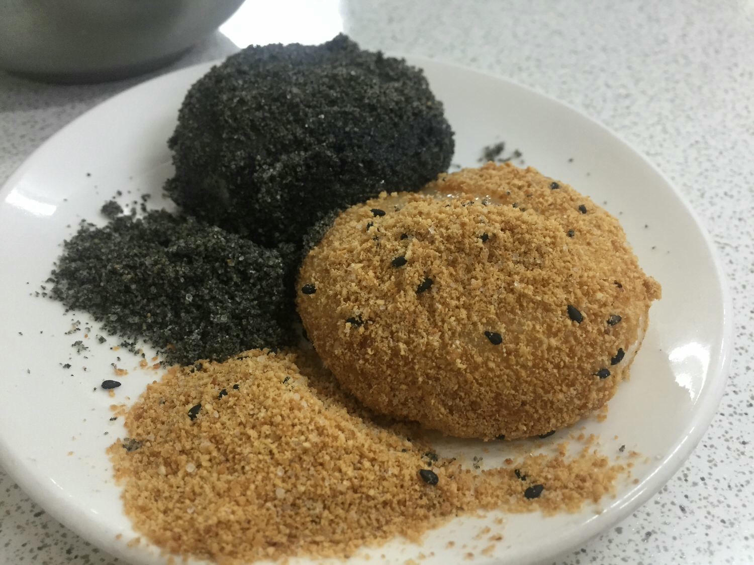台北延三夜市。吃貨療癒美食三選 || 刈包、三角蒸餃、燒麻糬 - 第9張圖