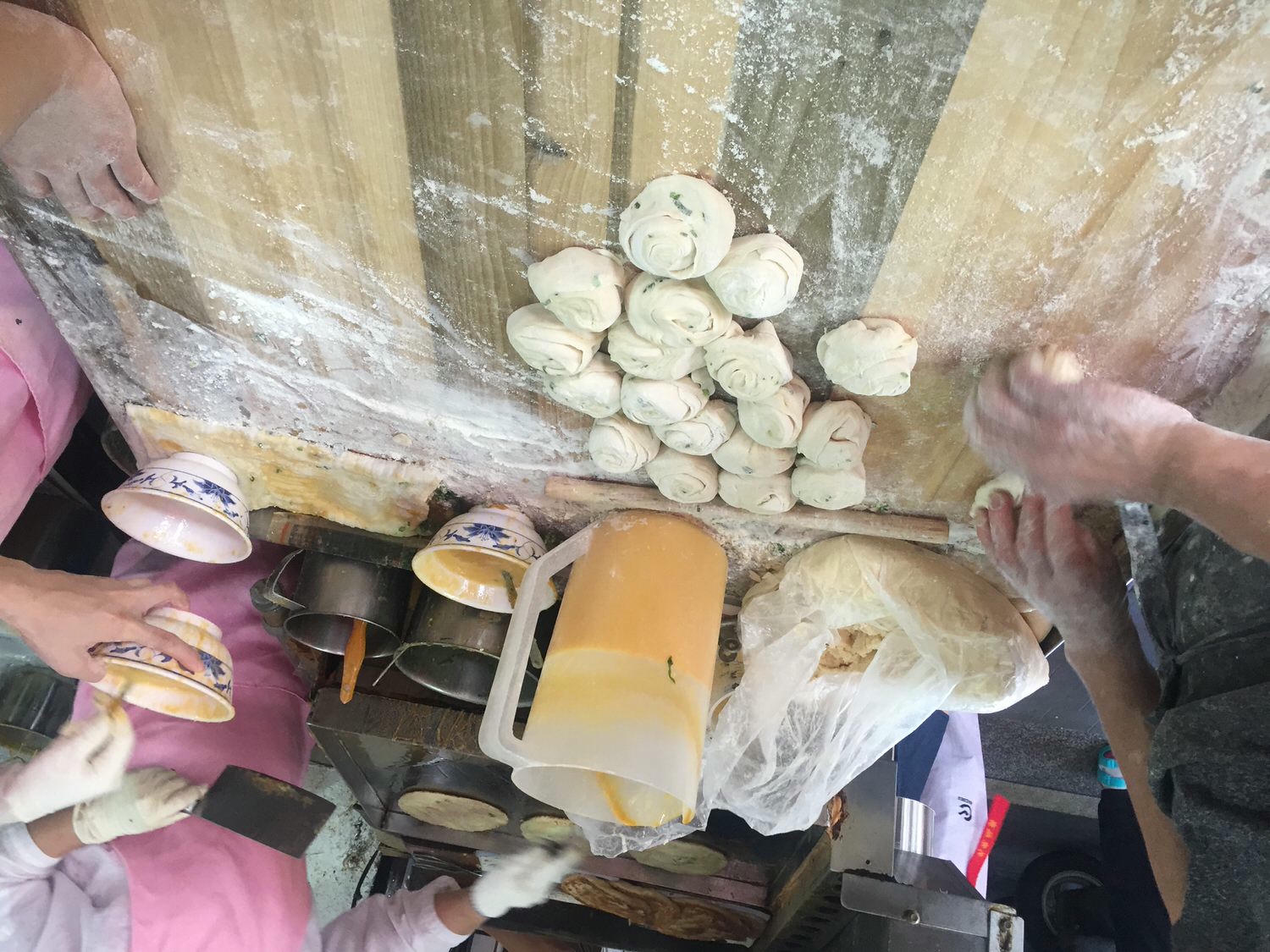 新北新店區。旭達豆漿店 || 現桿現煎酥皮蛋餅,熱門人氣排隊早餐店 - 第4張圖