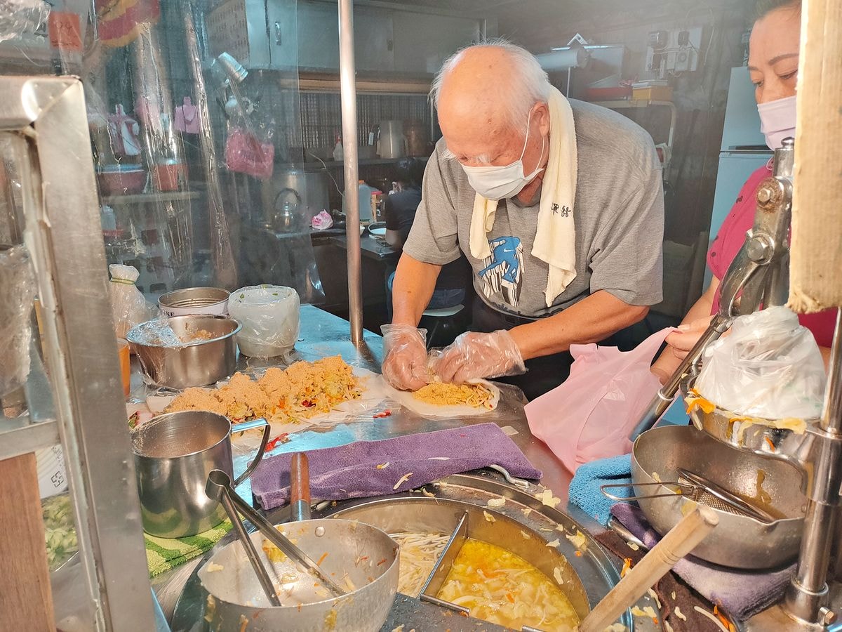 新店潤餅阿伯|古早味三輪車潤餅只賣傍晚。潤餅厚實又真材實料 - 第8張圖