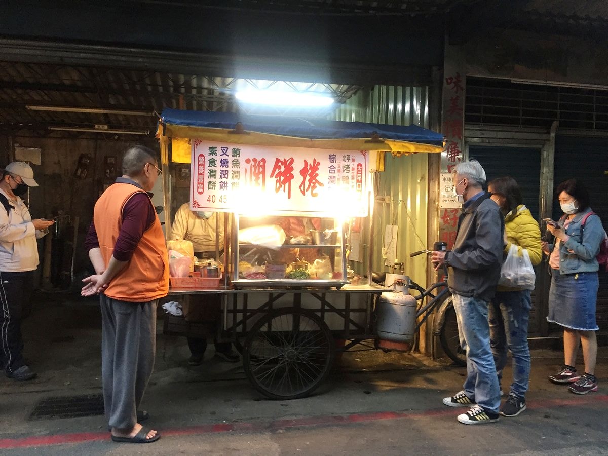 新店潤餅阿伯|古早味三輪車潤餅只賣傍晚。潤餅厚實又真材實料 - 第2張圖