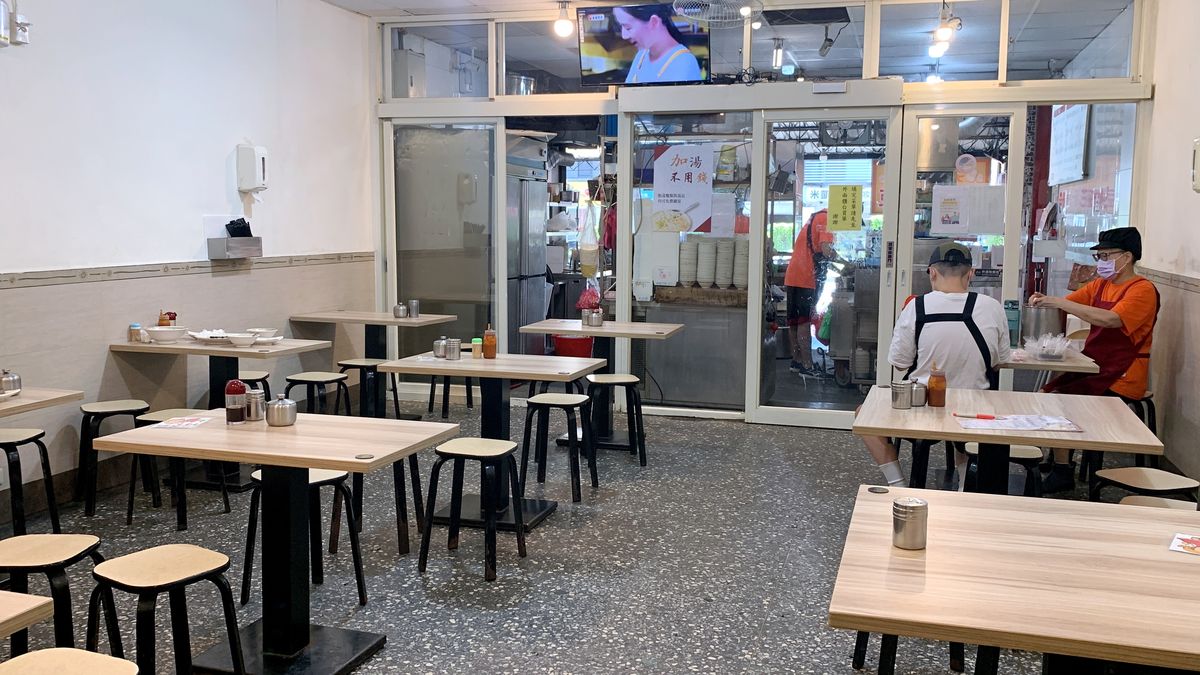 新北市新店區。七張米粉湯 || 新店人氣老牌米粉湯,營業至凌晨3點,夜貓族也能爽爽吃的新店區宵夜 - 第2張圖