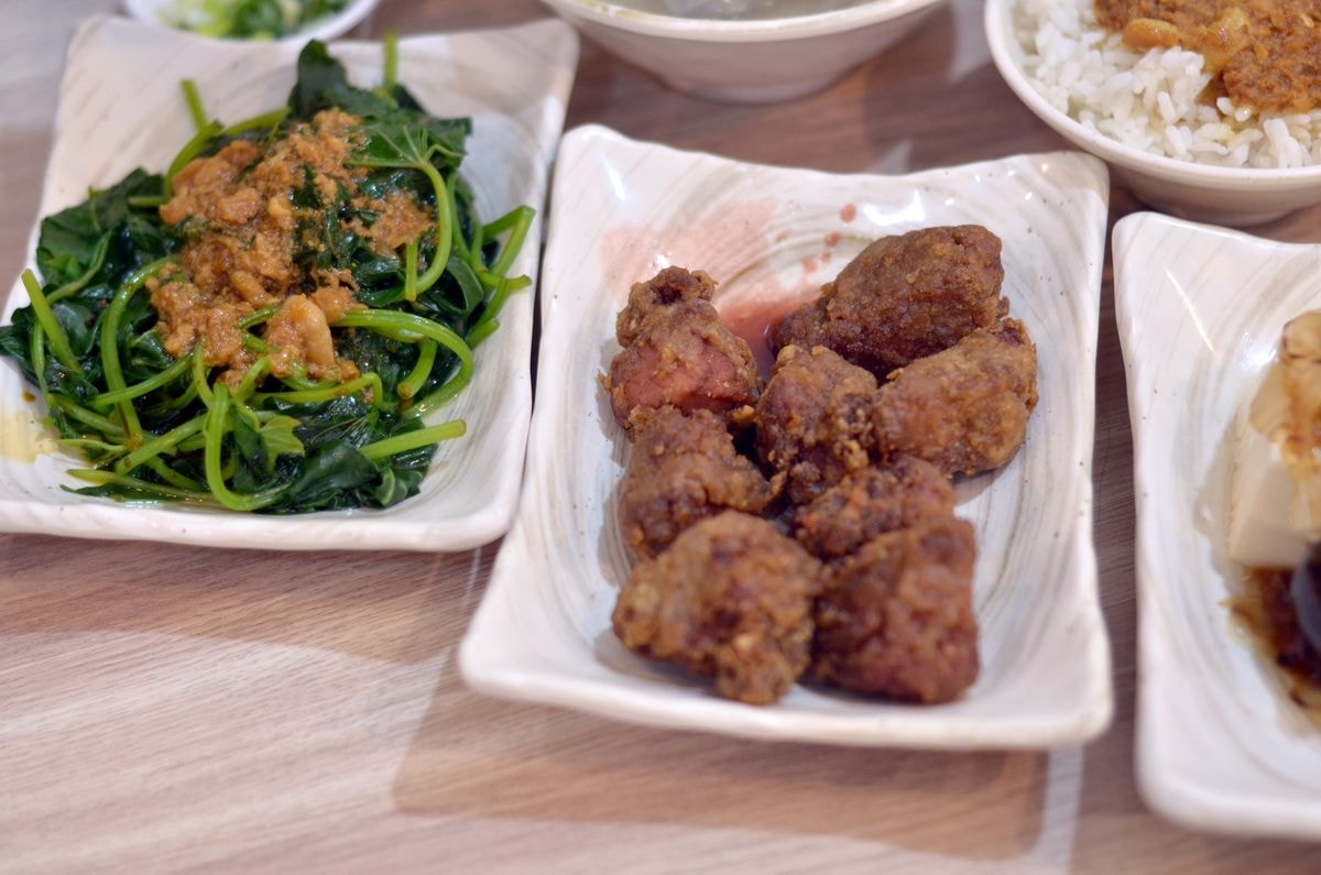 新北市新店區。七張米粉湯 || 新店人氣老牌米粉湯,營業至凌晨3點,夜貓族也能爽爽吃的新店區宵夜 - 第39張圖