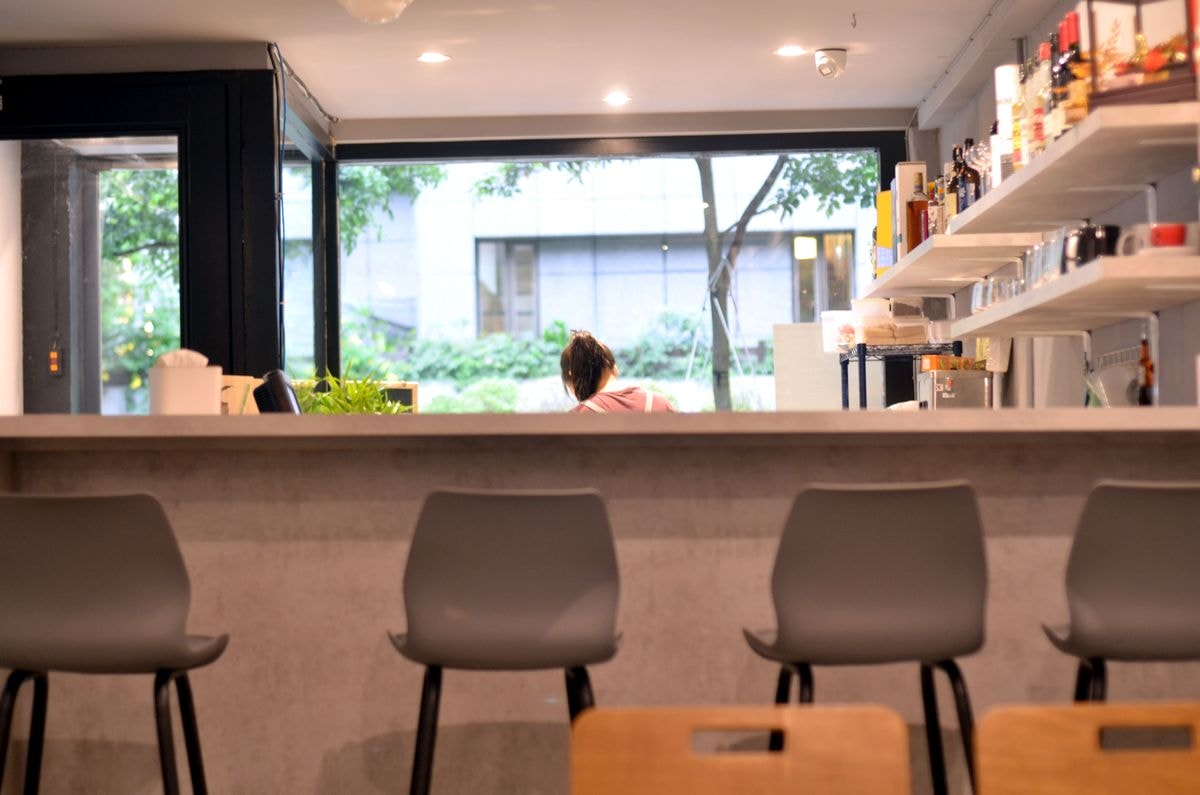 台北市松山區。MRT bistro || 菜單上隨便點都好吃。悠閒氛圍聚餐超享受,南京復興餐酒館推薦 - 第2張圖