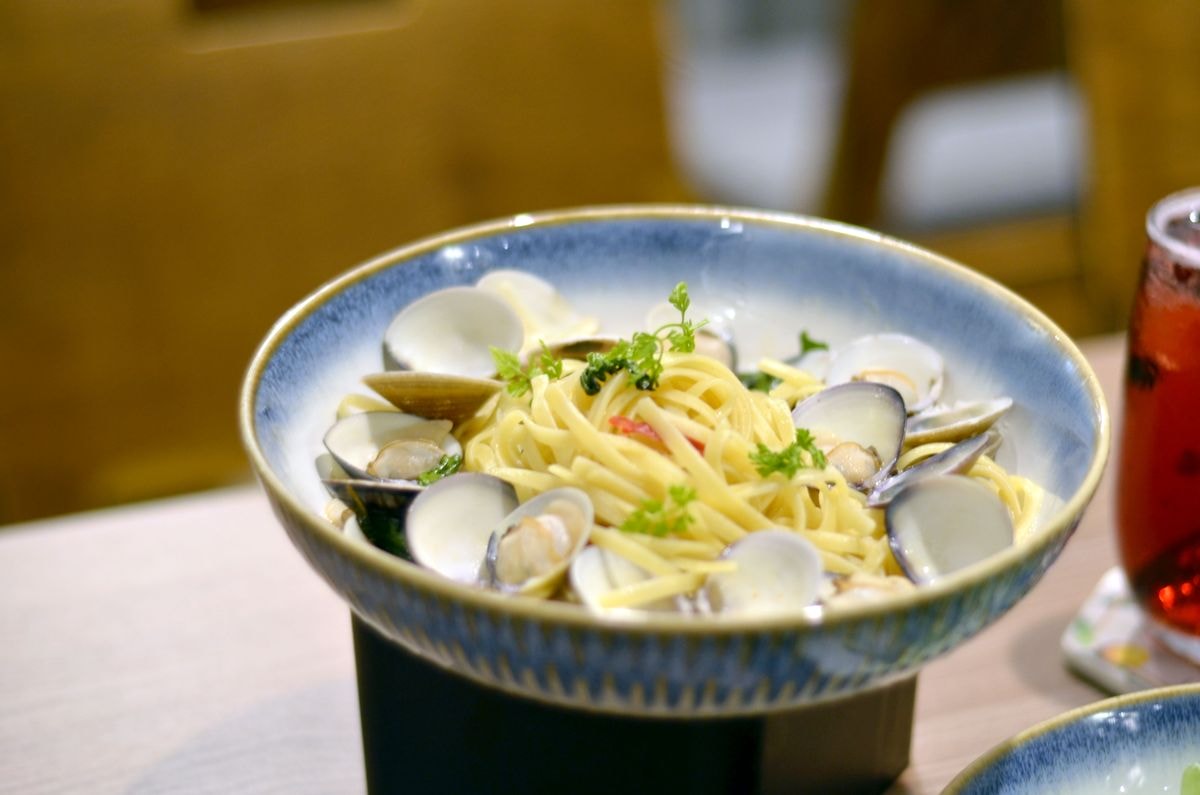 台北市松山區。MRT bistro || 菜單上隨便點都好吃。悠閒氛圍聚餐超享受,南京復興餐酒館推薦 - 第15張圖