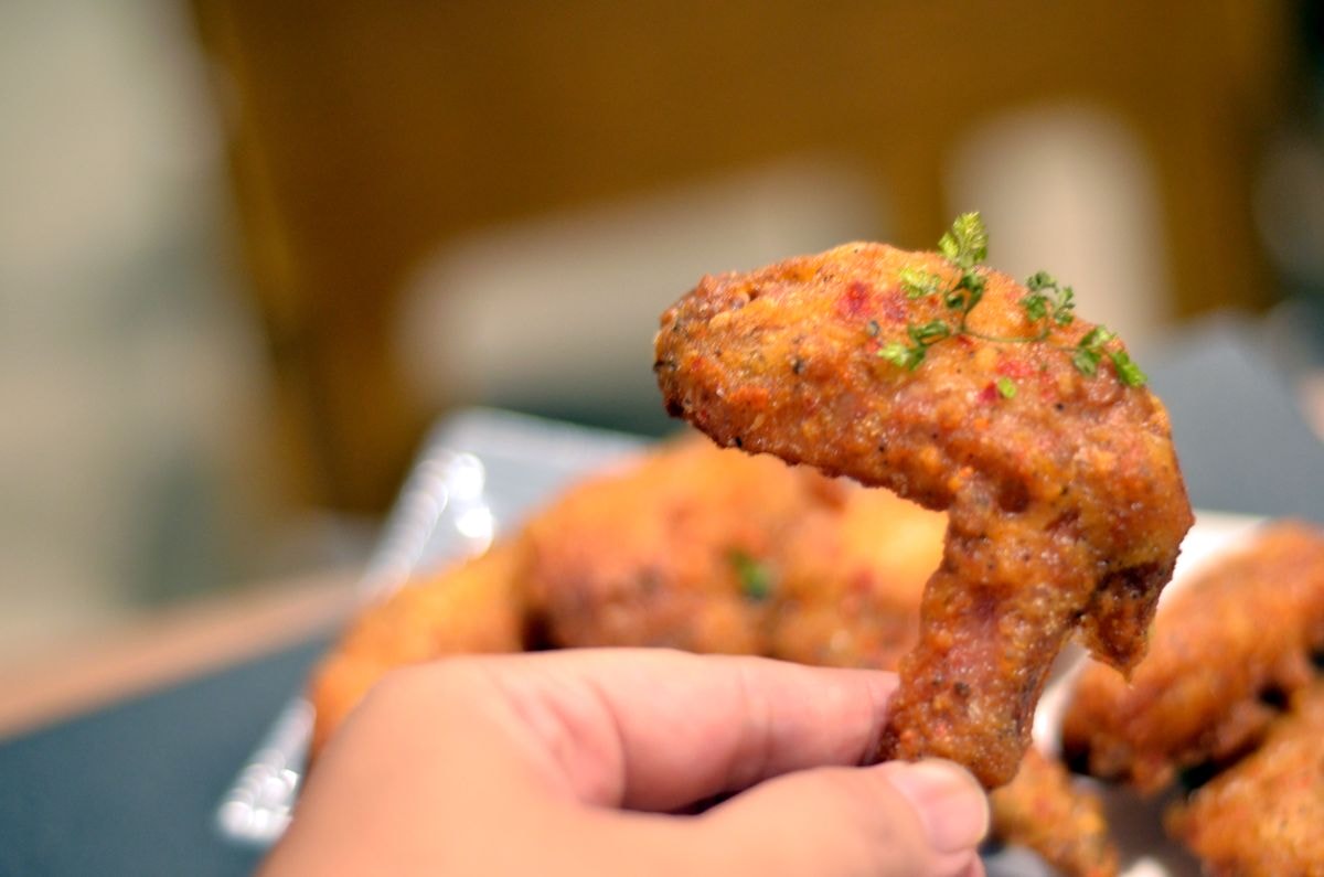 台北市松山區。MRT bistro || 菜單上隨便點都好吃。悠閒氛圍聚餐超享受,南京復興餐酒館推薦 - 第14張圖
