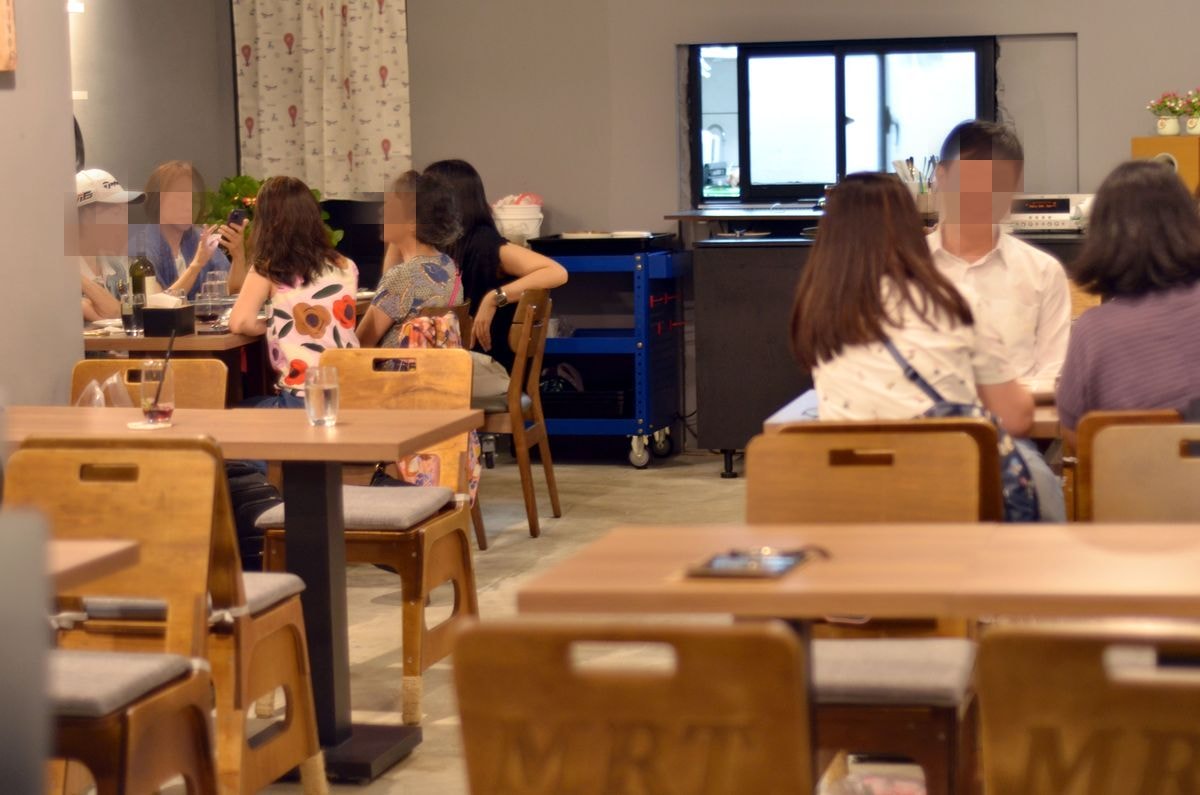台北市松山區。MRT bistro || 菜單上隨便點都好吃。悠閒氛圍聚餐超享受,南京復興餐酒館推薦 - 第3張圖