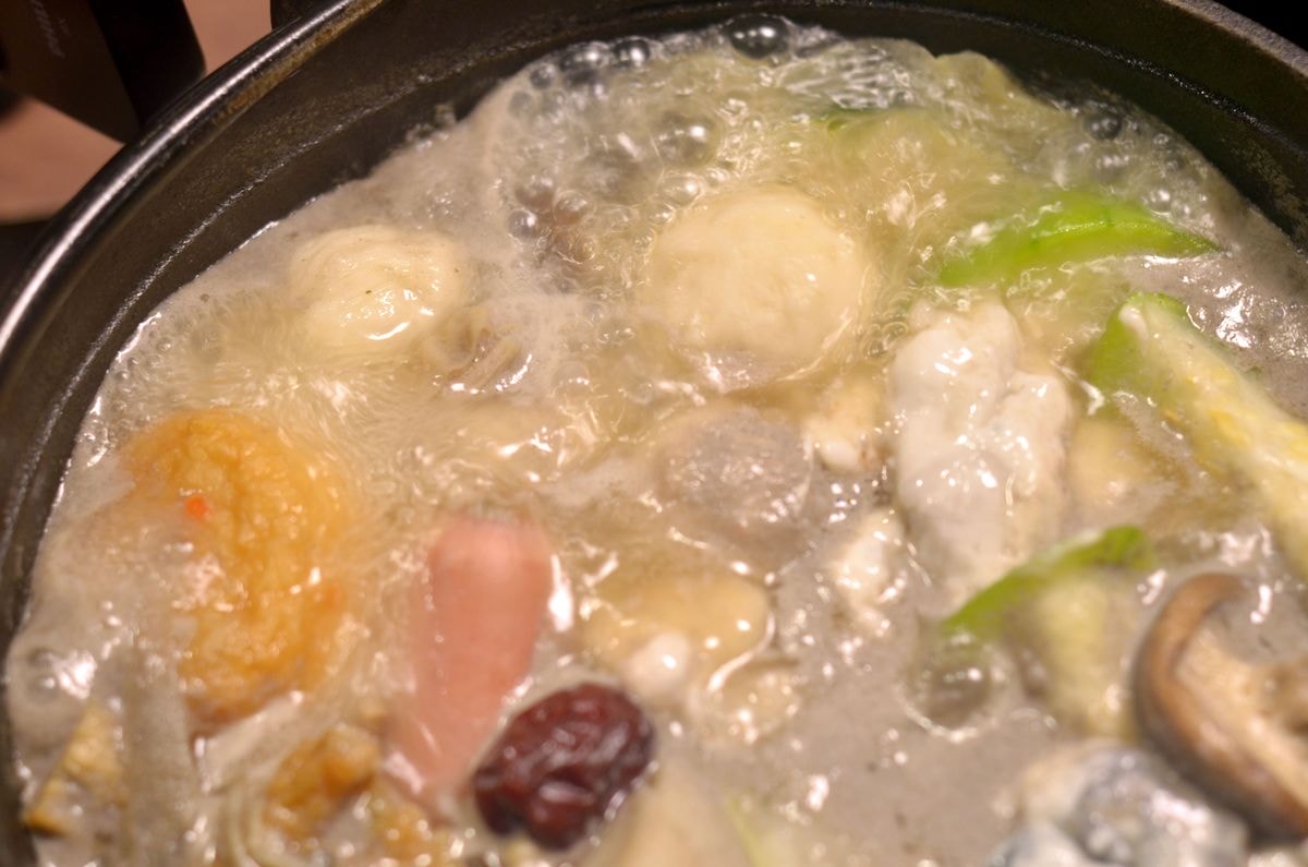 桃園區。金蒔鍋物 || 享受極致海陸盛宴,尚青海鮮肉類一盤大滿足,蔬食自助吧品項多樣歡樂吃。來金蒔,度過美好金時 - 第7張圖
