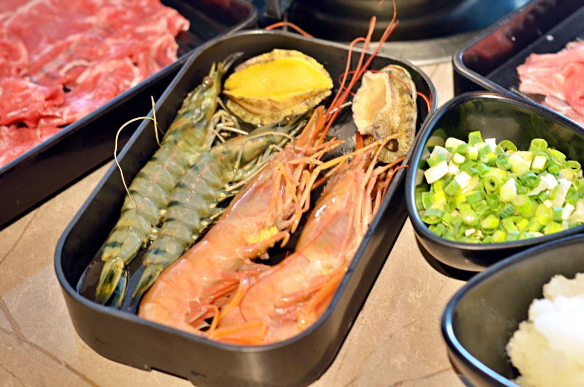 台北市中山區。滿大人頂級麻辣鴛鴦鍋 || 海陸雙饗吃到飽,還有生啤暢飲超過癮,就連蔬菜區也是品項豐富爽爽吃 - 第20張圖