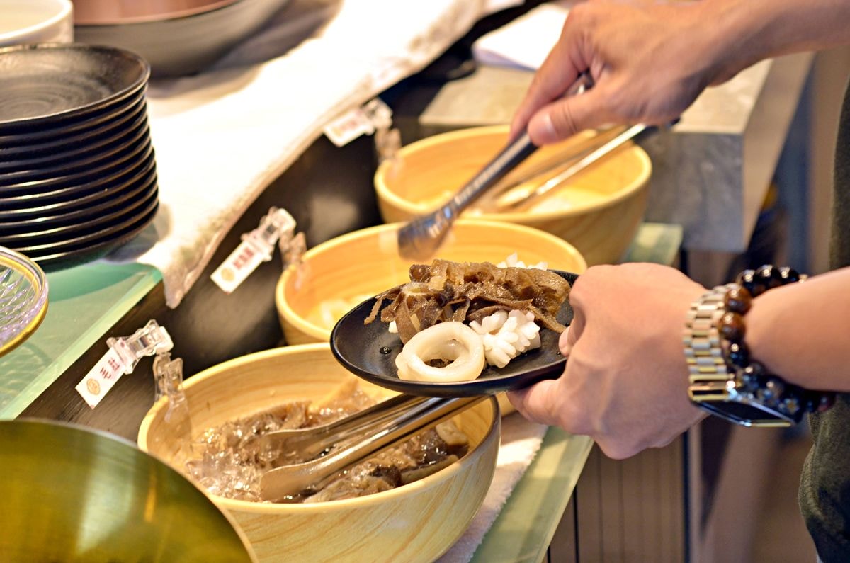 台北市中山區。滿大人頂級麻辣鴛鴦鍋 || 海陸雙饗吃到飽,還有生啤暢飲超過癮,就連蔬菜區也是品項豐富爽爽吃 - 第24張圖