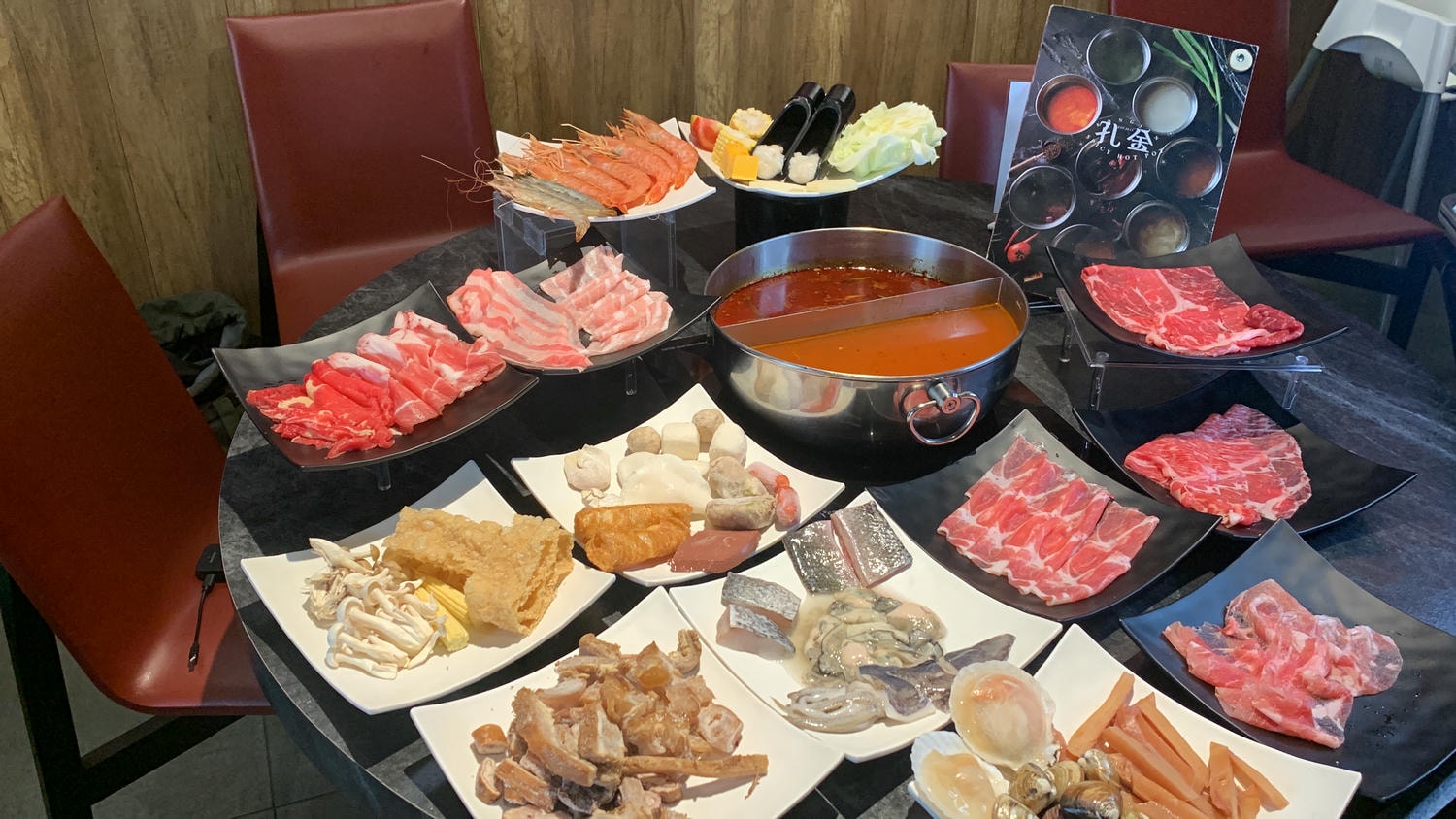新竹市北區。孔金麻辣鴛鴦鍋吃到飽。爽吃新竹麻辣鍋/鴛鴦鍋,尚青的海鮮與肉品,火鍋配料也超用心嚴選各地美味食材 - 第12張圖
