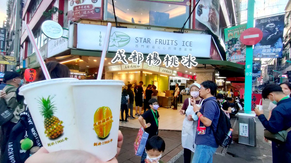 台北萬華區。西門町5間台味美食提案,百種食材的人氣台灣鹹酥雞、10元銅板價雞油飯的施福建好吃雞肉、酸爽古法釀製成都楊桃冰 - 第24張圖