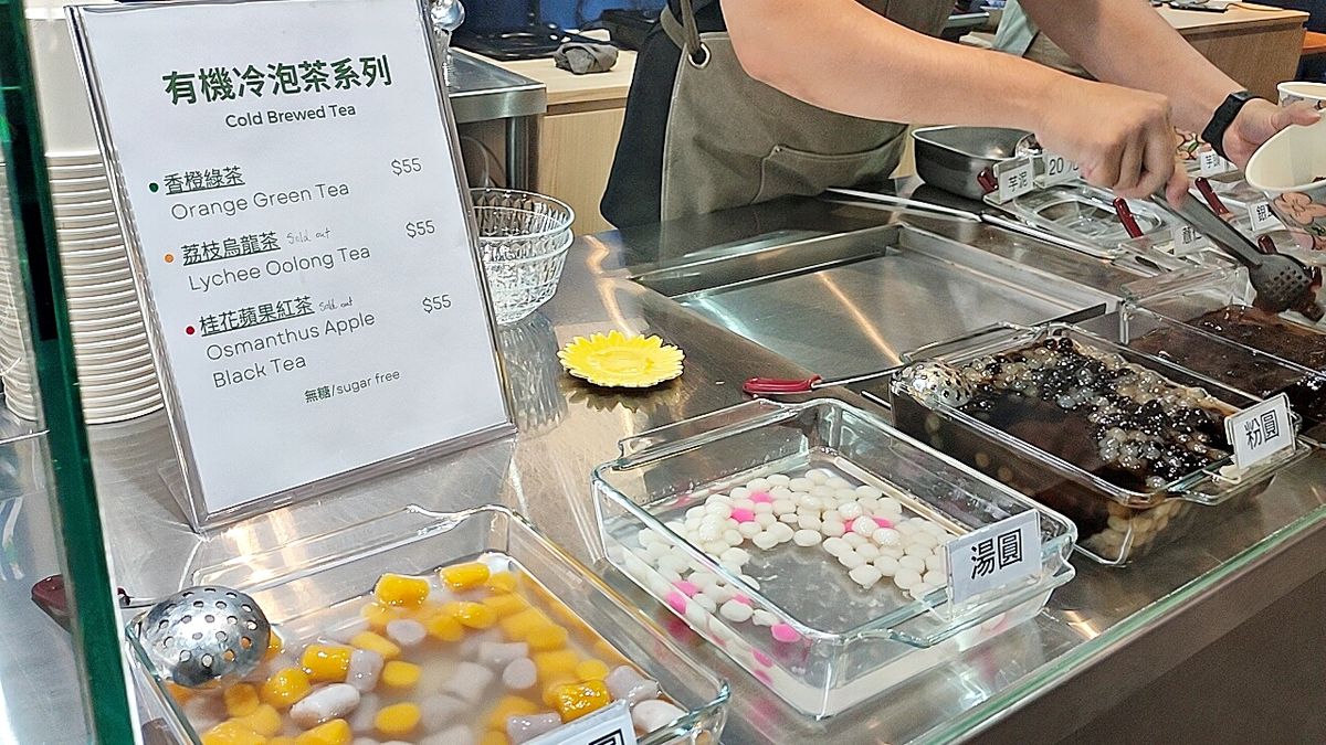 台北萬華區。西門町5間台味美食提案,百種食材的人氣台灣鹹酥雞、10元銅板價雞油飯的施福建好吃雞肉、酸爽古法釀製成都楊桃冰 - 第32張圖