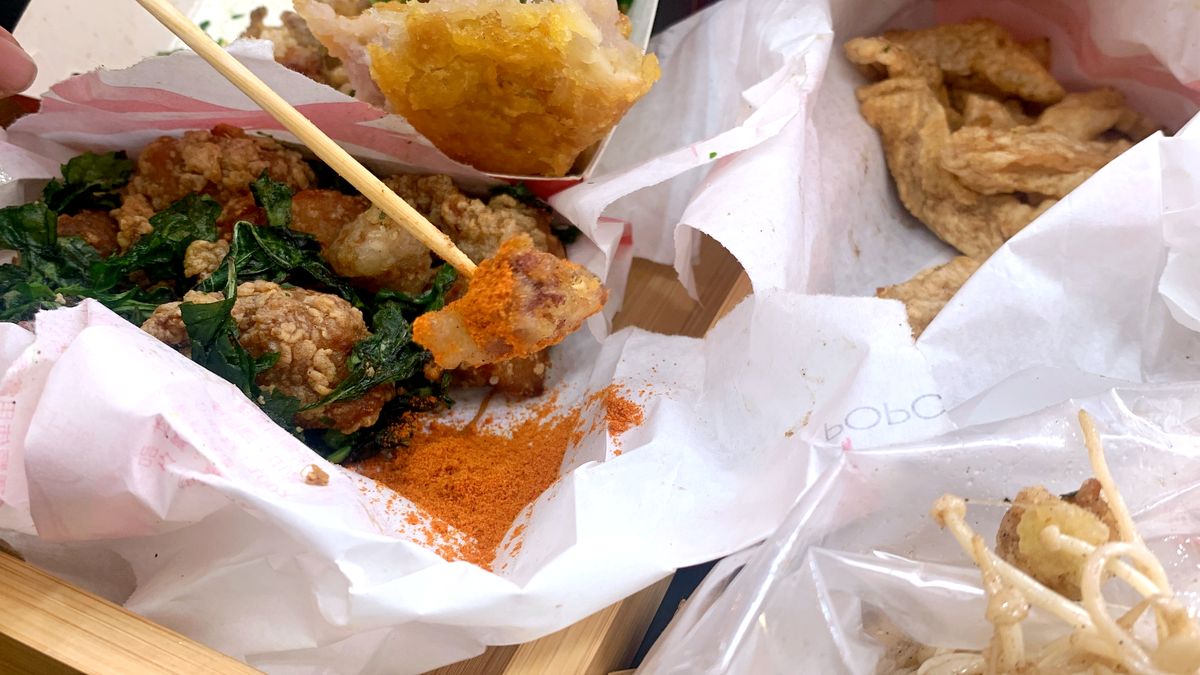 台北萬華區。西門町5間台味美食提案,百種食材的人氣台灣鹹酥雞、10元銅板價雞油飯的施福建好吃雞肉、酸爽古法釀製成都楊桃冰 - 第11張圖