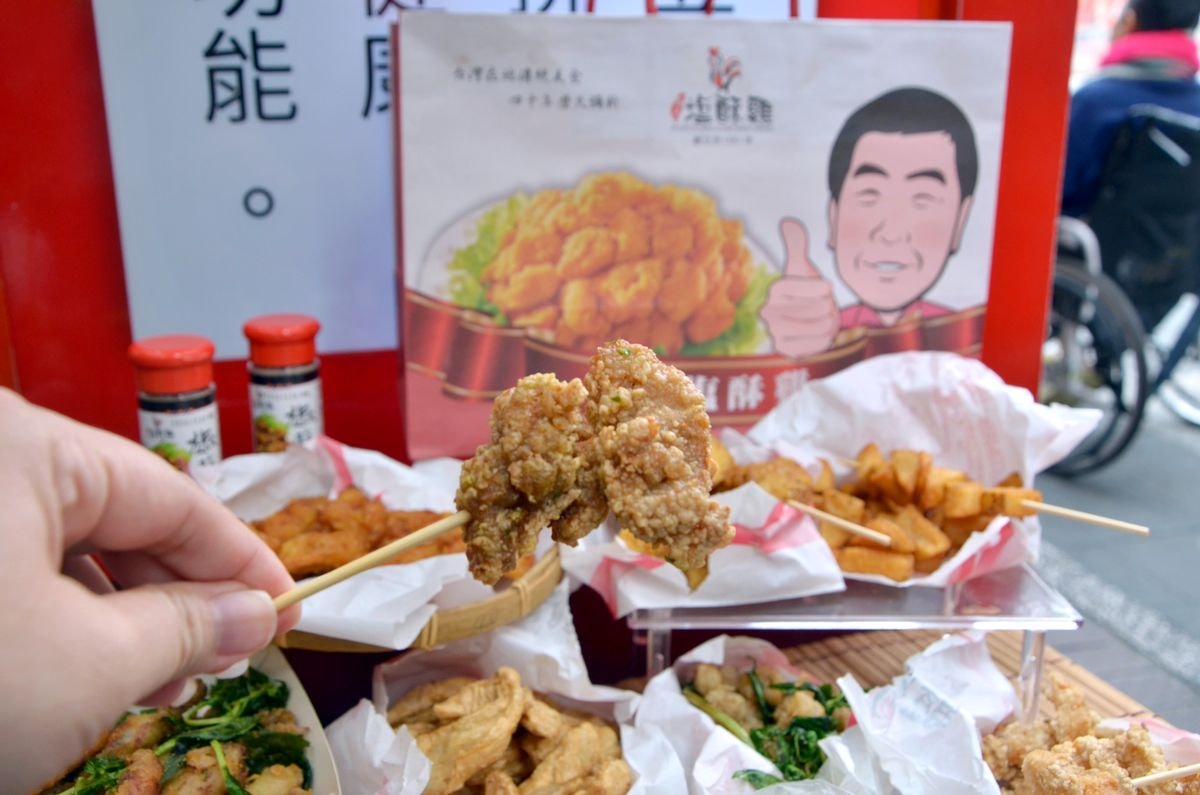 台北萬華區。西門町5間台味美食提案,百種食材的人氣台灣鹹酥雞、10元銅板價雞油飯的施福建好吃雞肉、酸爽古法釀製成都楊桃冰 - 第12張圖