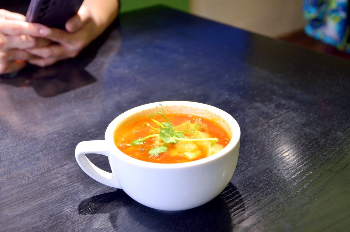 台北市內湖區。EASE CAFE 東湖概念店-結合美食、綠意與高爾夫的悠閒秘境,用餐還可免費體驗高爾夫球打擊樂趣 - 第19張圖