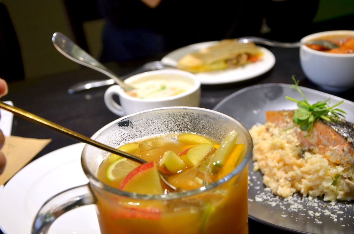 台北市內湖區。EASE CAFE 東湖概念店-結合美食、綠意與高爾夫的悠閒秘境,用餐還可免費體驗高爾夫球打擊樂趣 - 第23張圖