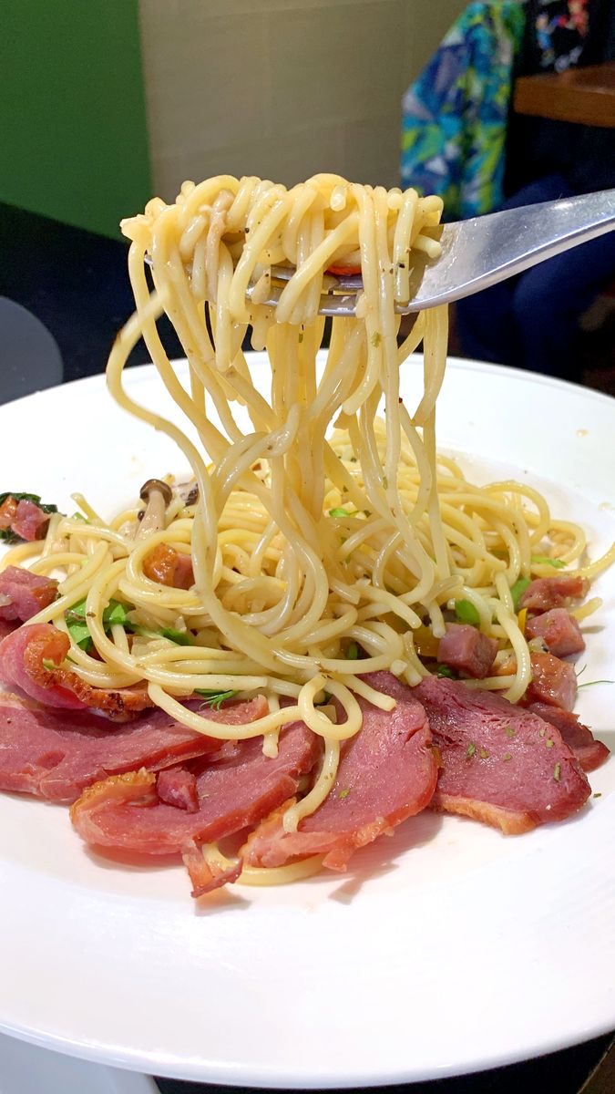 台北市內湖區。EASE CAFE 東湖概念店-結合美食、綠意與高爾夫的悠閒秘境,用餐還可免費體驗高爾夫球打擊樂趣 - 第11張圖