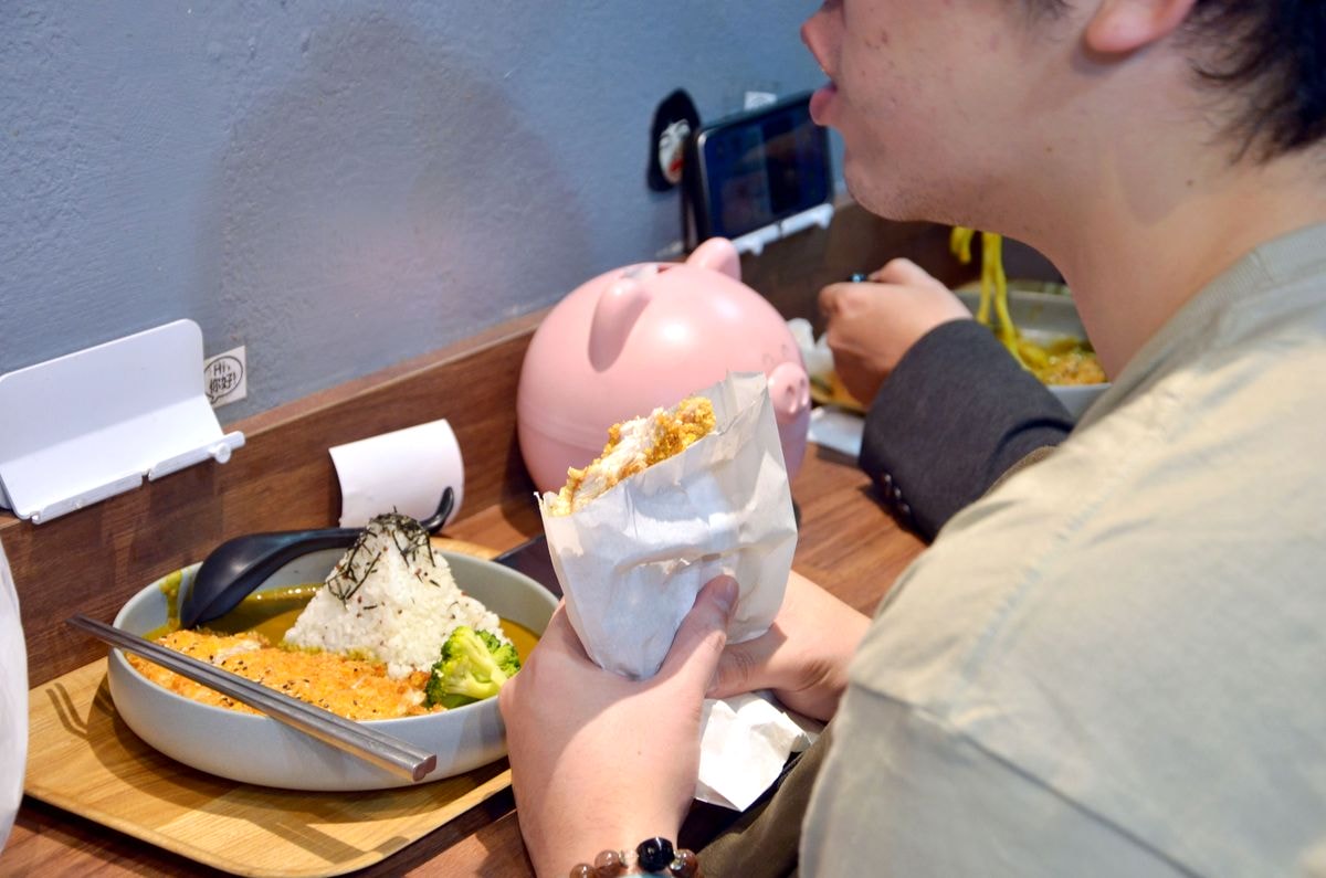 【忠孝新生宵夜推薦】倔醬 Grit Diner|深夜咖哩飯×炸物雞排×桂花冷露,食尚玩家也推薦的美味! - 第11張圖