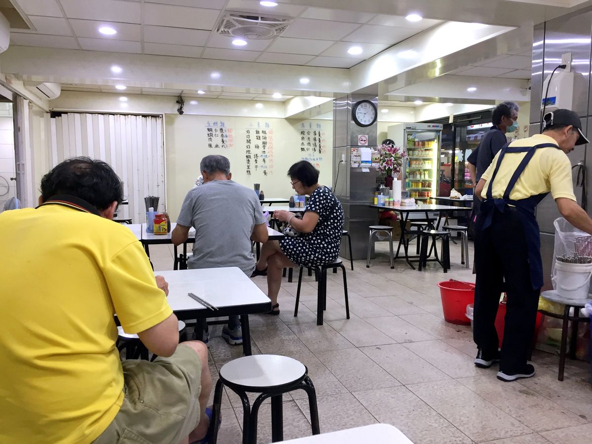 濱江市場美食推薦 金仙魚丸店總店 滿滿膠質魯肉飯與好吃炸排骨,中山區便當人氣老店 - 第3張圖 濱江市場美食推薦 金仙魚丸店總店 滿滿膠質魯肉飯與好吃炸排骨,中山區便當人氣老店