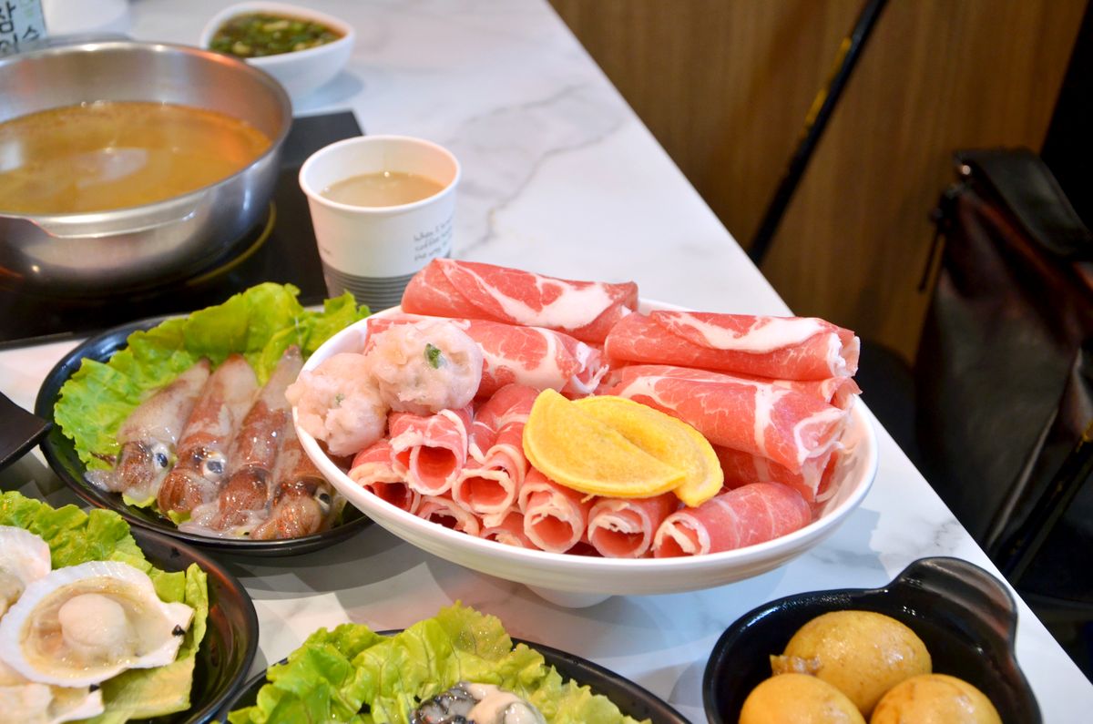 新莊平價火鍋推薦|韓哥哥石頭火鍋,平日午餐9起,超過50種食材吃到飽。新北石頭火鍋推薦 - 第11張圖