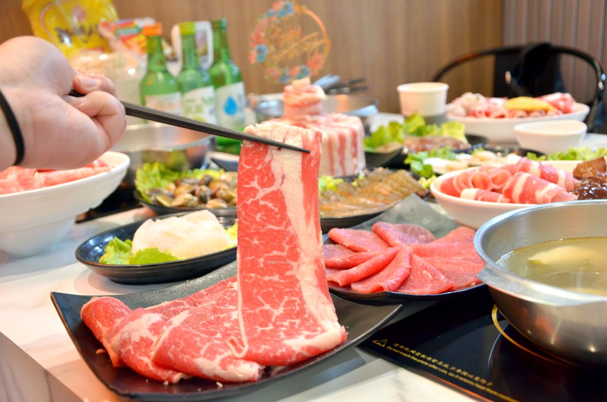 新莊平價火鍋推薦|韓哥哥石頭火鍋,平日午餐9起,超過50種食材吃到飽。新北石頭火鍋推薦 - 第37張圖