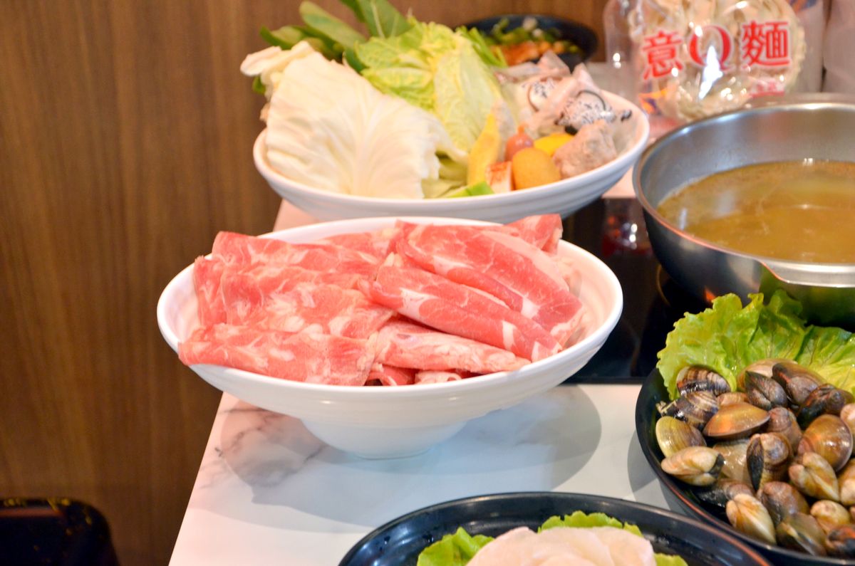 新莊平價火鍋推薦|韓哥哥石頭火鍋,平日午餐9起,超過50種食材吃到飽。新北石頭火鍋推薦 - 第19張圖