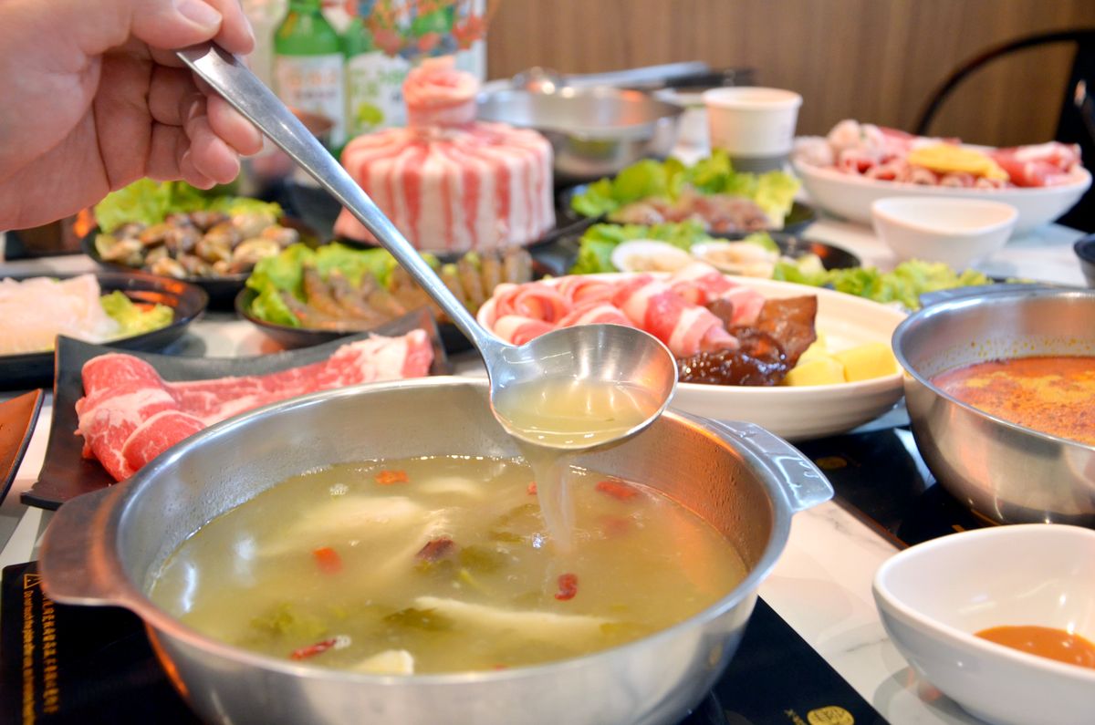 新莊平價火鍋推薦|韓哥哥石頭火鍋,平日午餐9起,超過50種食材吃到飽。新北石頭火鍋推薦 - 第9張圖