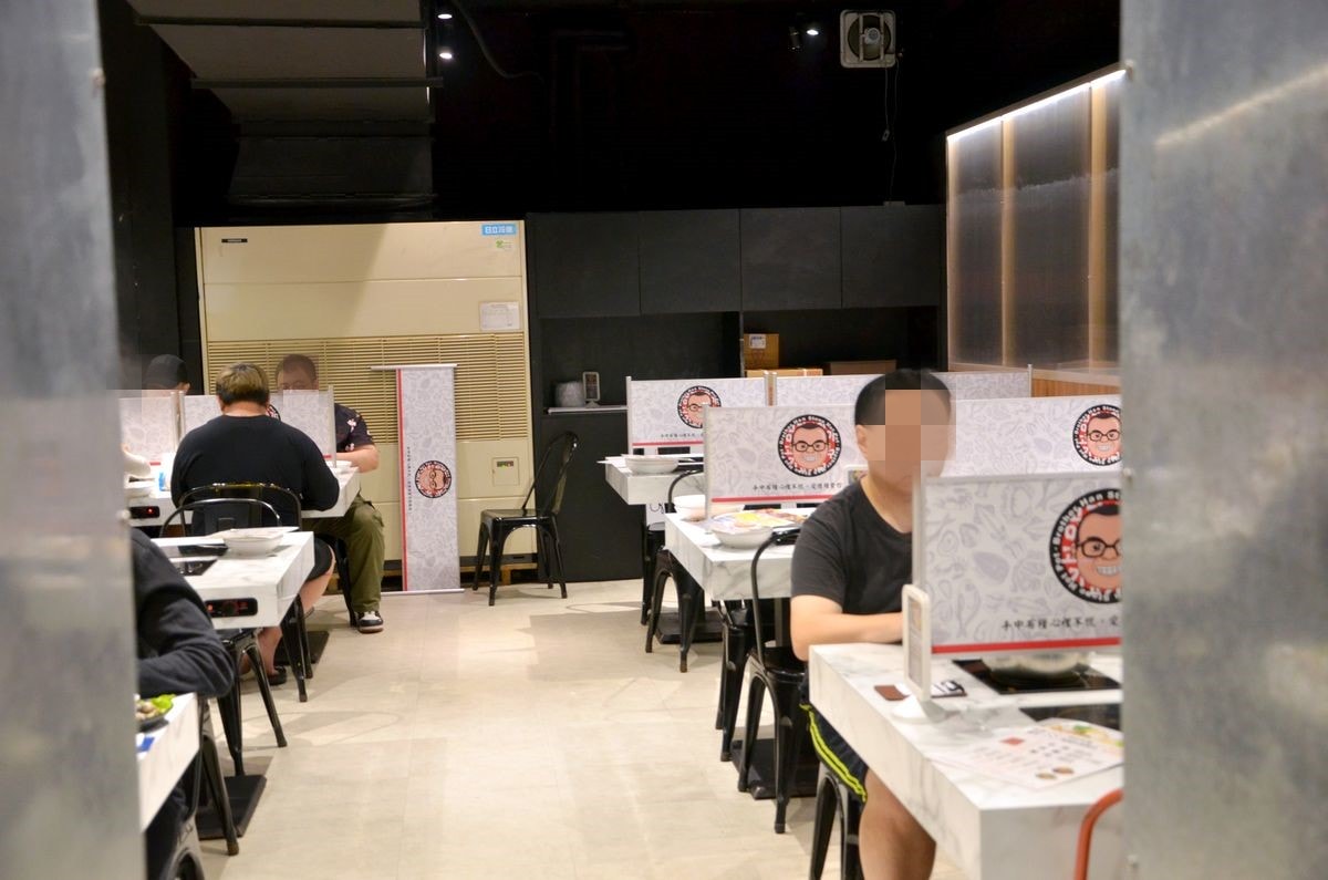 新莊平價火鍋推薦|韓哥哥石頭火鍋,平日午餐9起,超過50種食材吃到飽。新北石頭火鍋推薦 - 第4張圖
