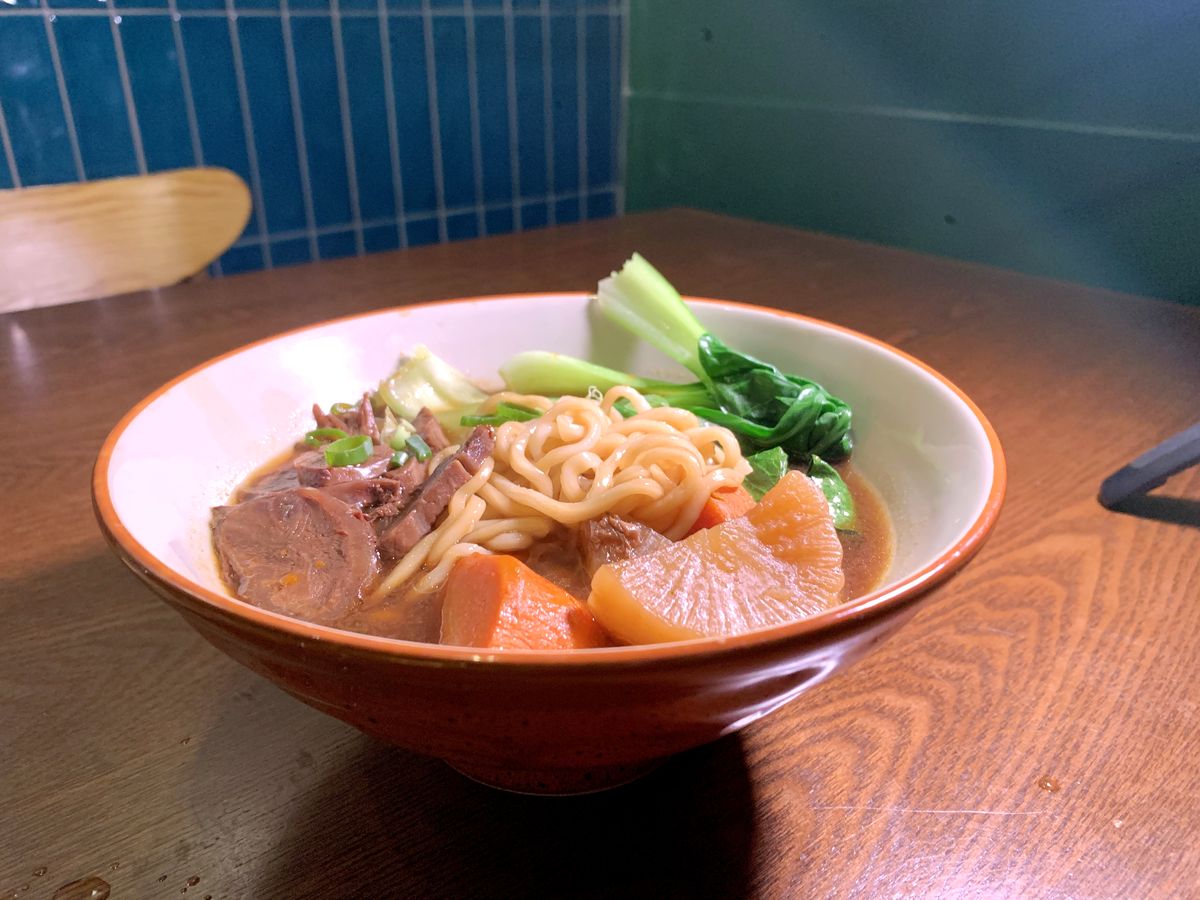 板橋美食推薦|瓢記PIAO JI台式餐酒館:野格牛肉麵+創意調酒,台味與酒香 深夜小酌聚餐新熱點 - 第4張圖