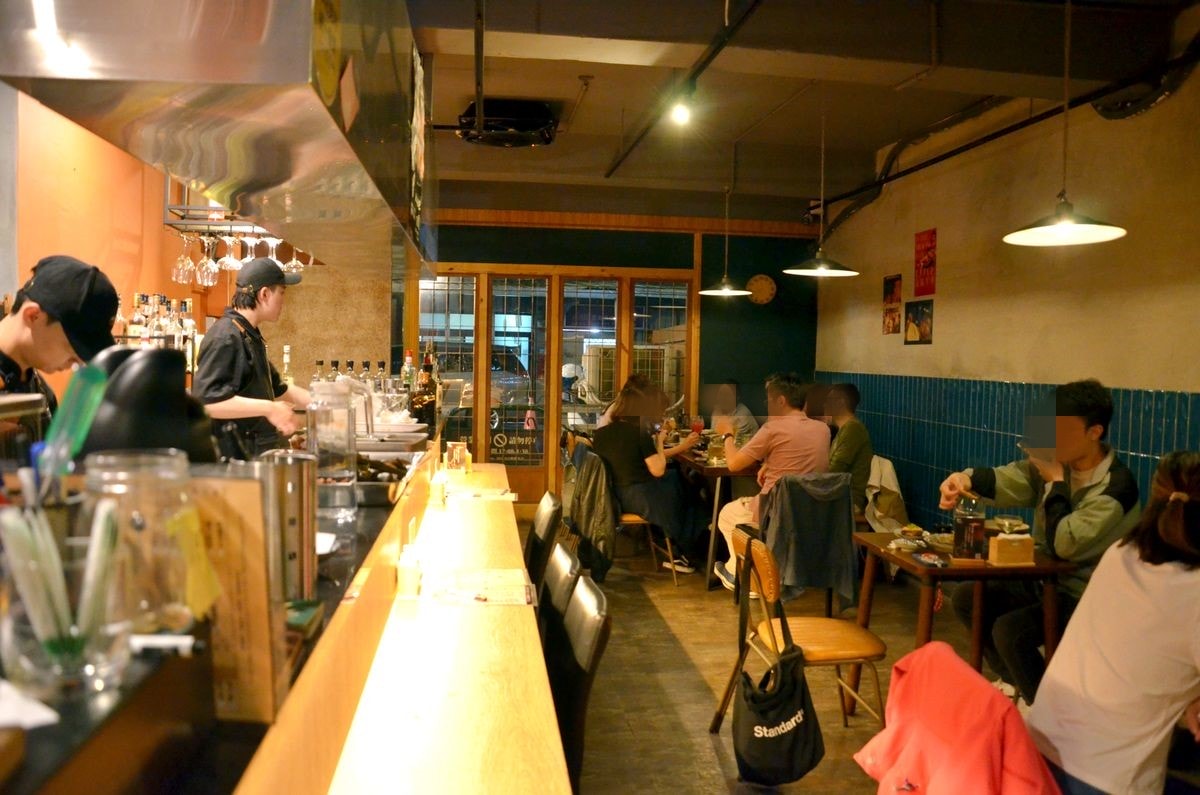 板橋美食推薦|瓢記PIAO JI台式餐酒館:野格牛肉麵+創意調酒,台味與酒香 深夜小酌聚餐新熱點 - 第2張圖