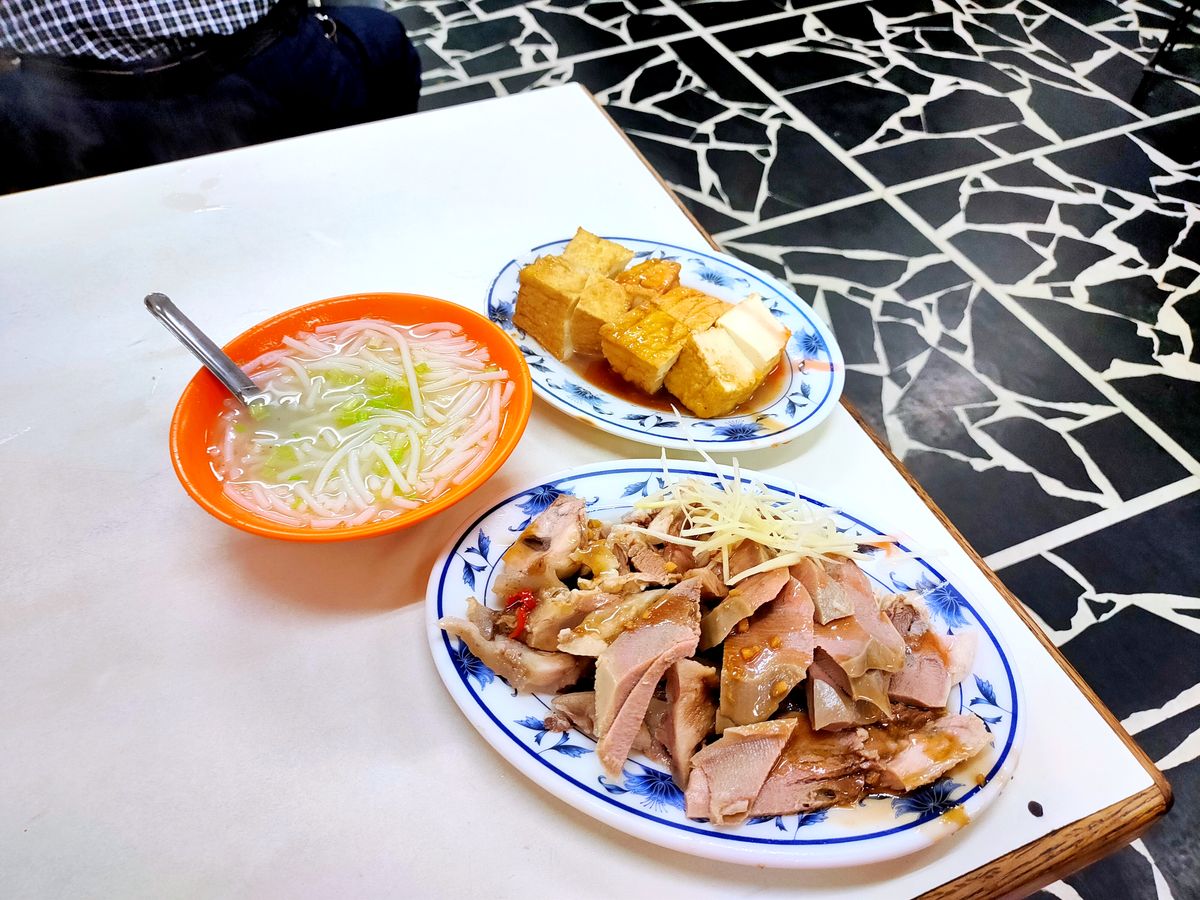 勇伯米粉湯|新店50年以上老店米粉湯搭黑白切的庶民美味 - 第10張圖