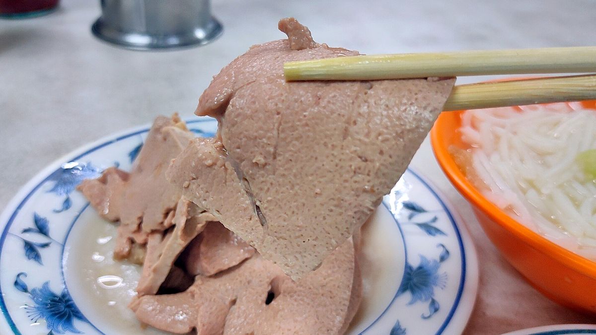 勇伯米粉湯|新店50年以上老店米粉湯搭黑白切的庶民美味 - 第14張圖