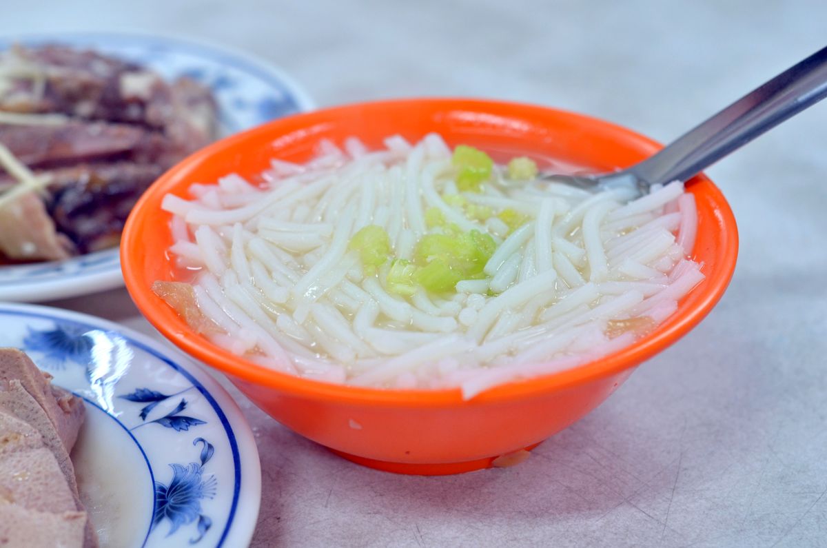 勇伯米粉湯|新店50年以上老店米粉湯搭黑白切的庶民美味 - 第7張圖