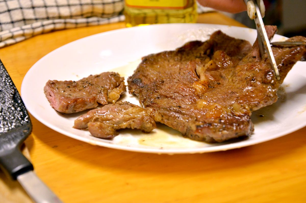 【中秋好評烤肉組分享】零備料、免醃製!小宅市集x成功牛排聯名「7件烤肉組」開箱實測 - 第29張圖