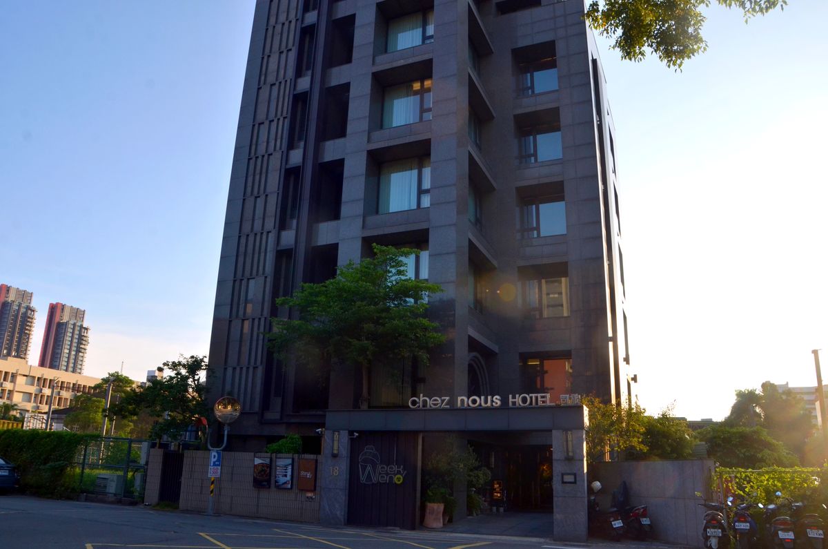台北飯店推薦Chez Nous司旅|擁抱都市綠意的法式優雅住宿體驗 - 第1張圖