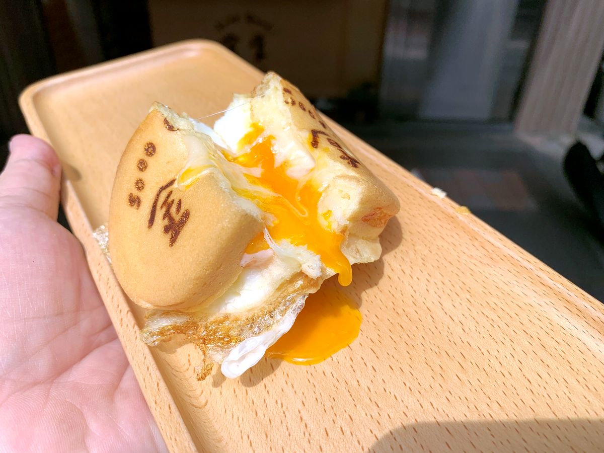 中和金厚雞蛋糕 一口爆餡的幸福感 半熟流心超療癒 人氣口味全攻略 - 第5張圖