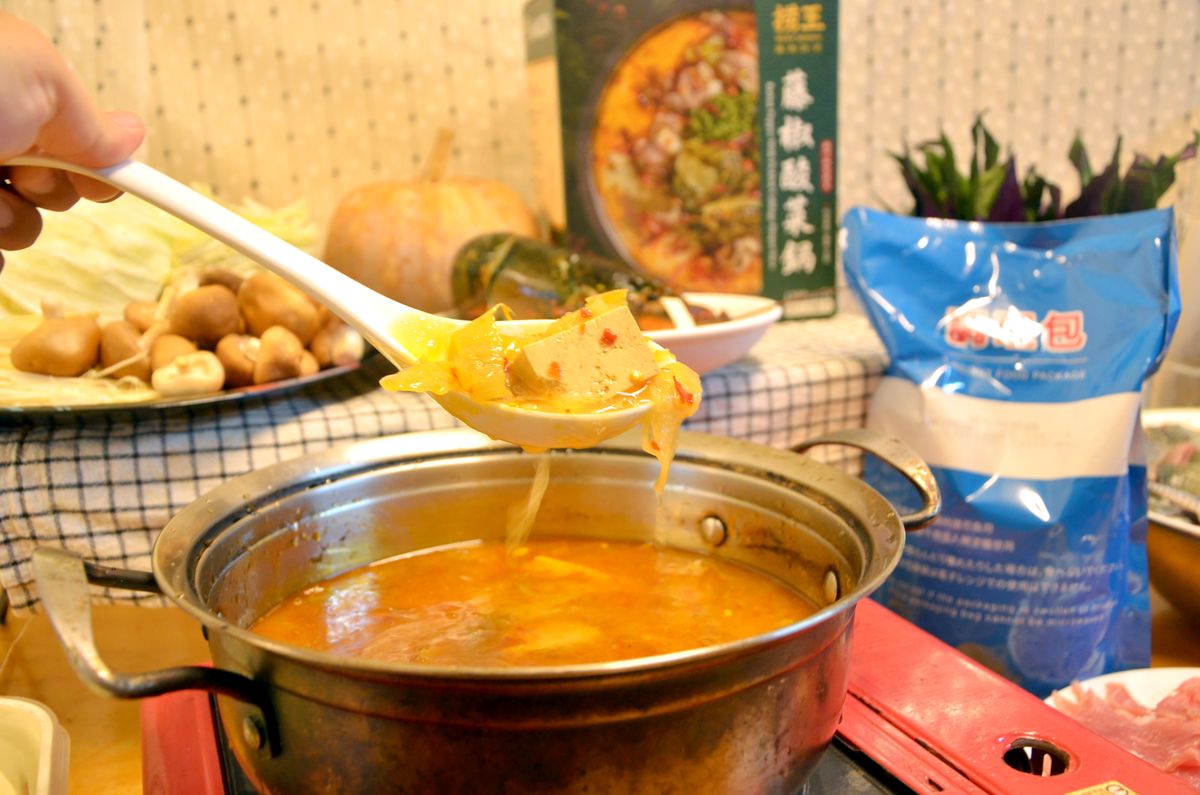 美式賣場爆款火鍋湯底!撈王藤椒酸菜鍋開箱分享,開煮就香翻天 - 第6張圖