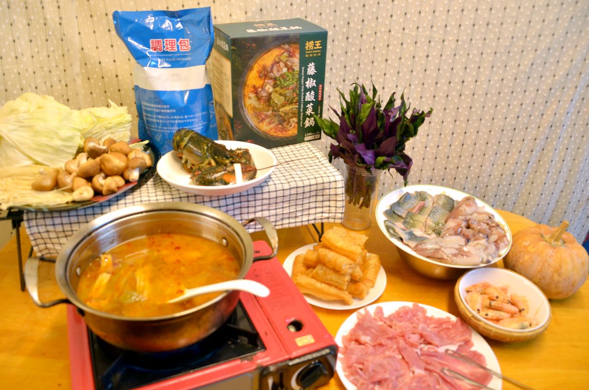 美式賣場爆款火鍋湯底!撈王藤椒酸菜鍋開箱分享,開煮就香翻天 - 第2張圖