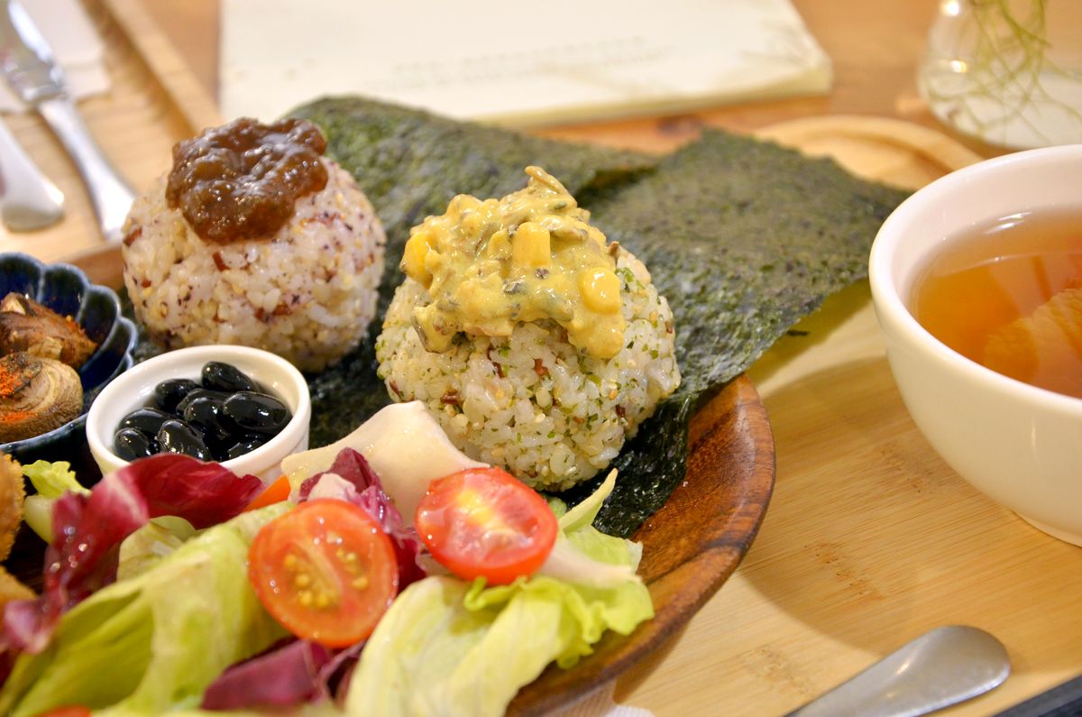 新店大坪林蔬食推薦|原粹蔬食作,飯糰漢堡甜點一次滿足的全素餐廳 - 第6張圖