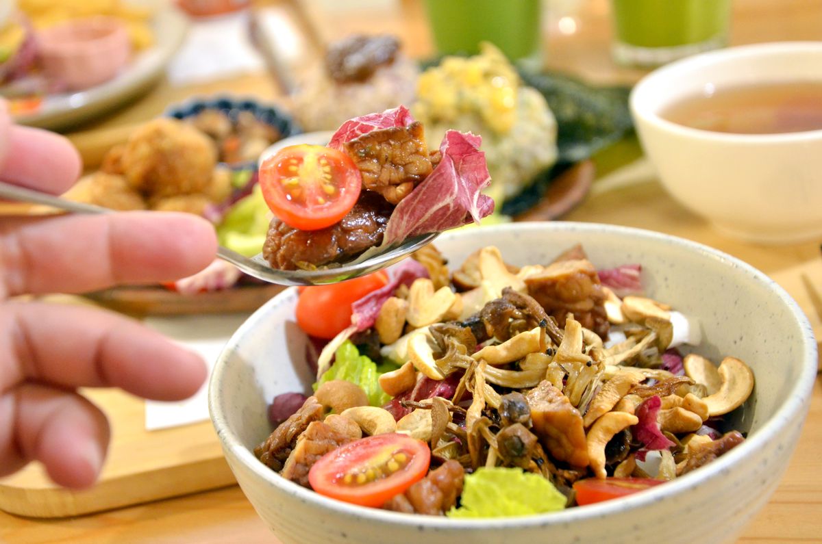 新店大坪林蔬食推薦|原粹蔬食作,飯糰漢堡甜點一次滿足的全素餐廳 - 第18張圖