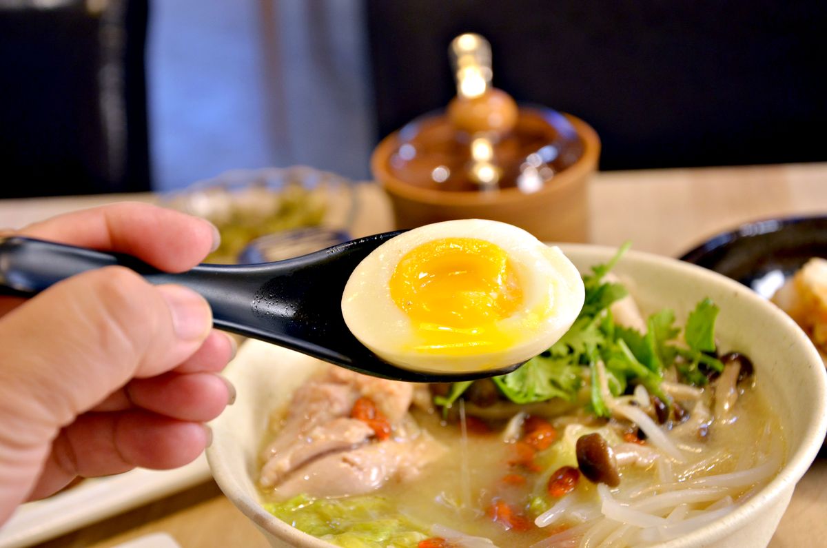 中山區餐酒館推薦 MJ餐酒館(MJ私廚) 餐酒館也能吃到美味牛肉麵?! 秘傳老兵牛肉麵、慢燉老母雞湯麵與滷味質感聚餐新選擇 - 第17張圖