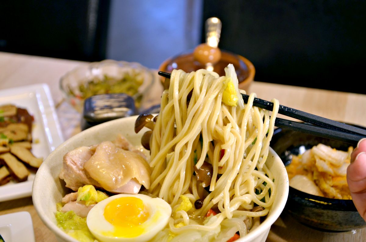 中山區餐酒館推薦 MJ餐酒館(MJ私廚) 餐酒館也能吃到美味牛肉麵?! 秘傳老兵牛肉麵、慢燉老母雞湯麵與滷味質感聚餐新選擇 - 第15張圖