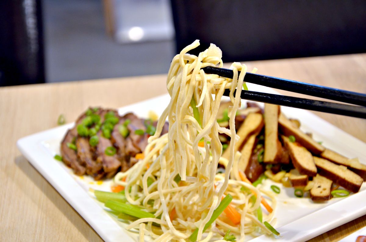 中山區餐酒館推薦 MJ餐酒館(MJ私廚) 餐酒館也能吃到美味牛肉麵?! 秘傳老兵牛肉麵、慢燉老母雞湯麵與滷味質感聚餐新選擇 - 第21張圖