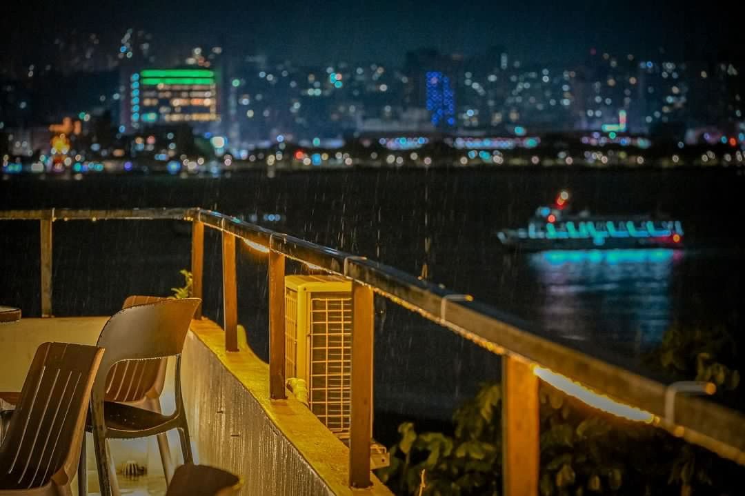 八里河岸的放空時光 渡船人 寵物友善、調酒好喝、風景好拍的悠閒小店 - 第25張圖