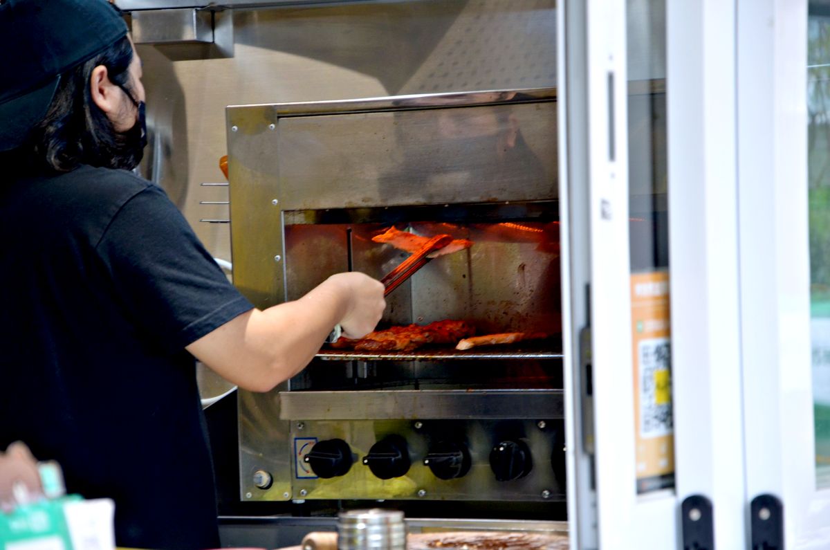 【外送便當推薦】上班族一致好評!烤食煮盒開箱 招牌烤雞腿飯盒多汁美味 開會便當、團體訂餐超適合 - 第4張圖