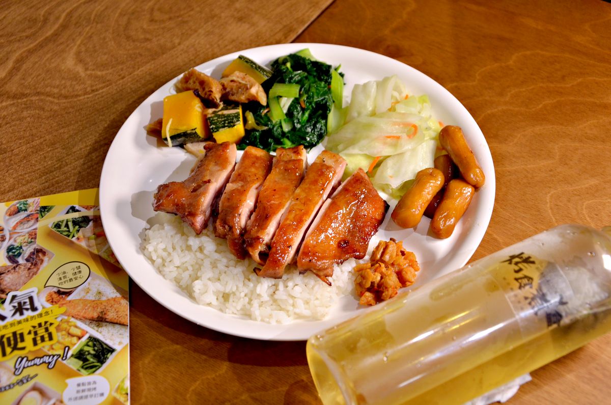 【外送便當推薦】上班族一致好評!烤食煮盒開箱 招牌烤雞腿飯盒多汁美味 開會便當、團體訂餐超適合 - 第13張圖