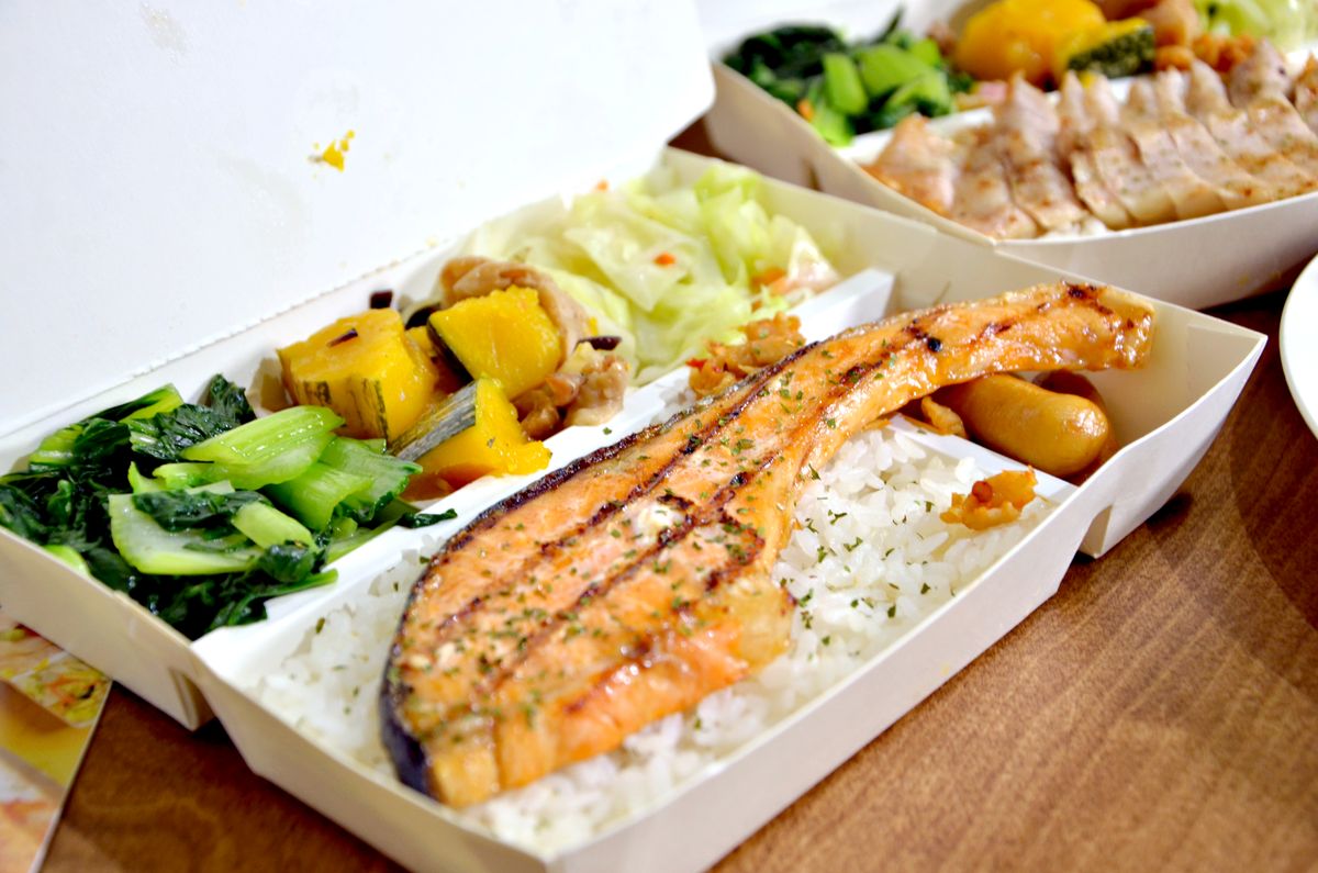 【外送便當推薦】上班族一致好評!烤食煮盒開箱 招牌烤雞腿飯盒多汁美味 開會便當、團體訂餐超適合 - 第10張圖