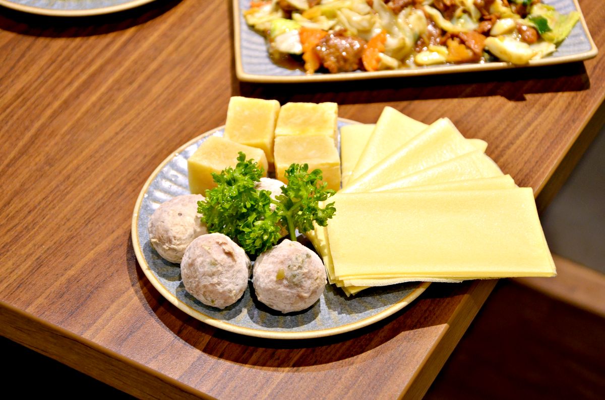 松山區美食 潮牛殿溫體牛創意鍋物 雲月見牛飯超銷魂 厚白牛骨湯頭溫潤 手沖溫體牛嫩度滿分 - 第16張圖 松山區美食 潮牛殿溫體牛創意鍋物 雲月見牛飯超銷魂 厚白牛骨湯頭溫潤 手沖溫體牛嫩度滿分